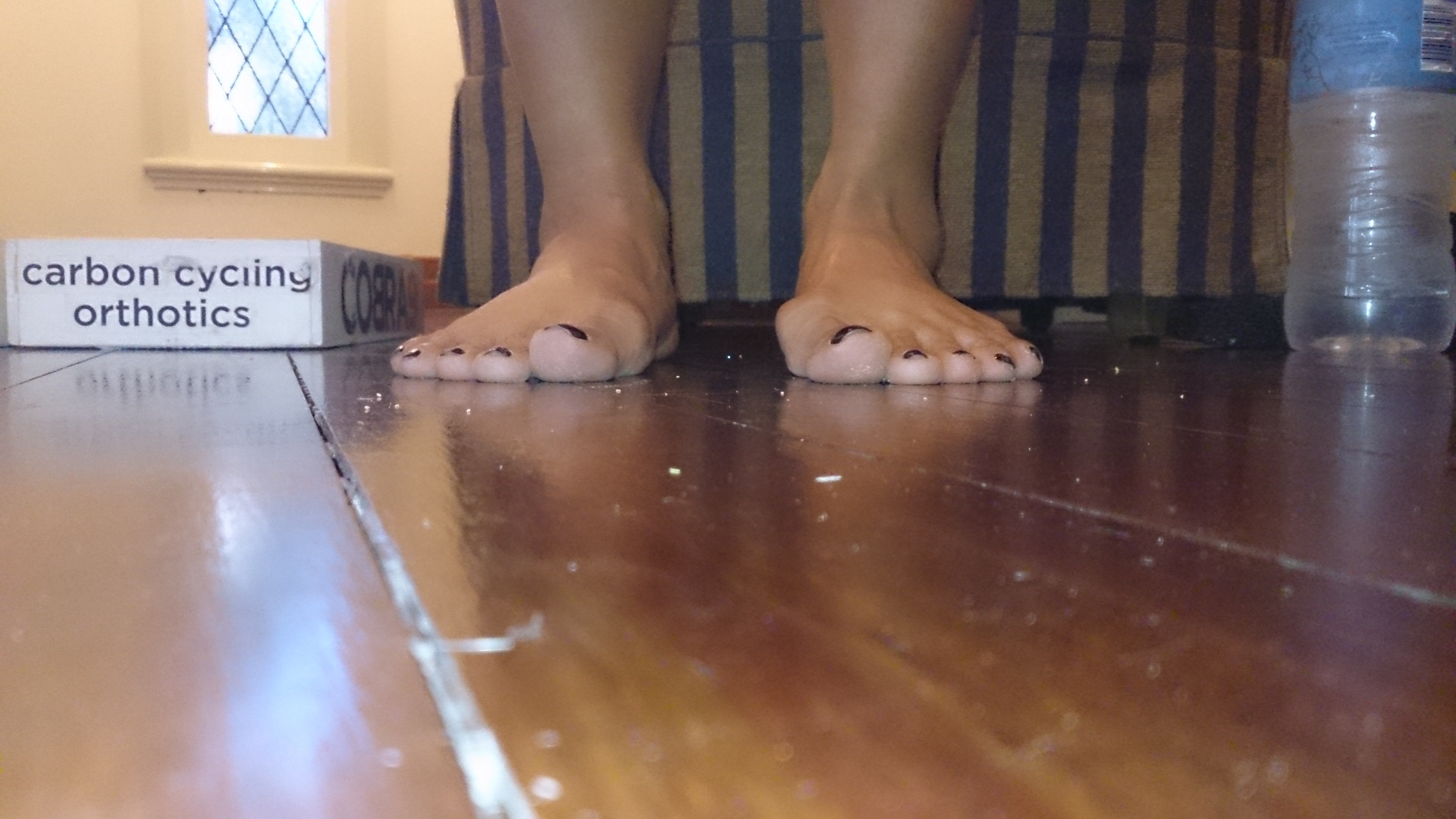 flat wide feet